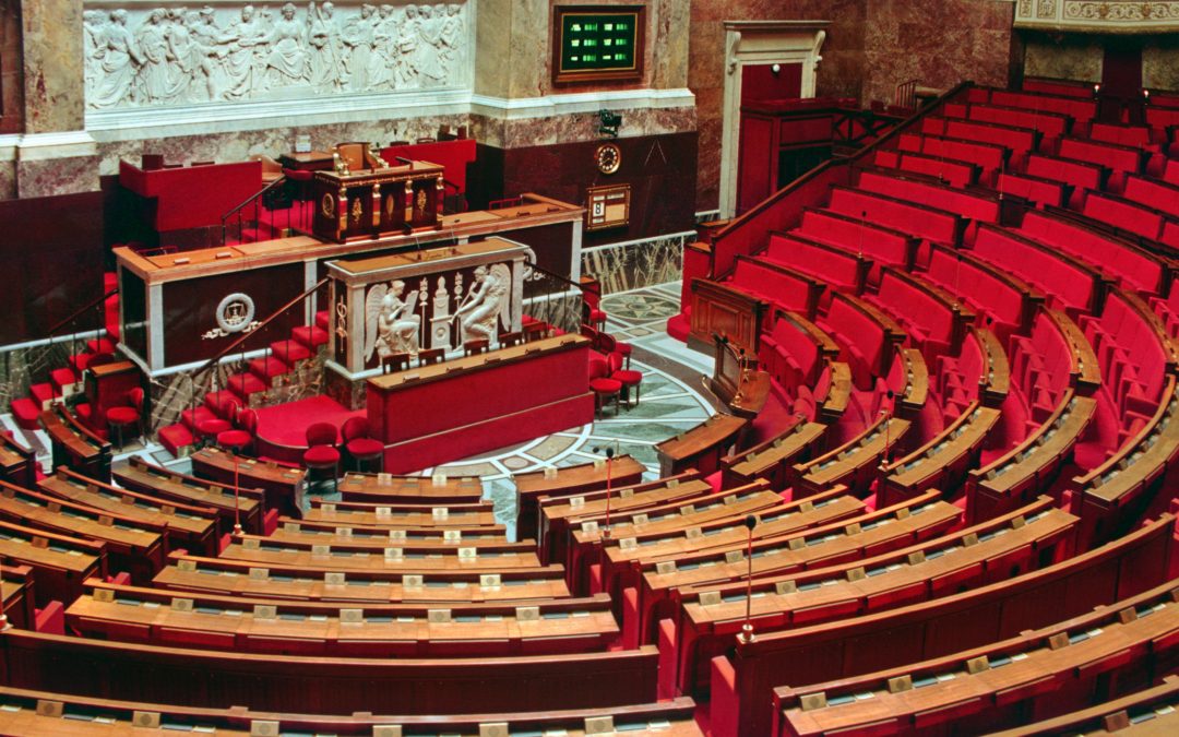 Le Huffington Post : Égalité : un rapport du HCE propose de nouvelles règles pour renforcer la parité en politique